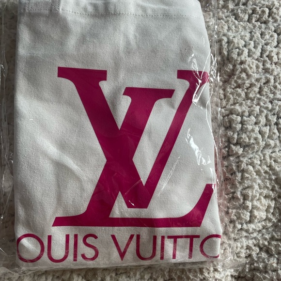 NEW PINK & White Tote Bag with L
V pink Lettering 🌸 - Picture 9 of 10